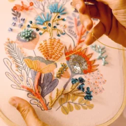 Atelier 58 - Perlebroderi (blomster)