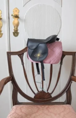 byASTRUP tilbehør - Salunderlag & bonnet, rosa