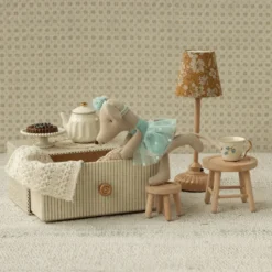 Maileg dansemus, lillesøster - Inkl. daybed
