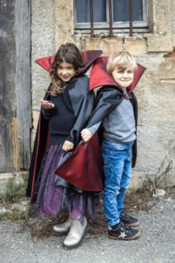 Vampyrkappe med høy krage, størrelse 4-6 år