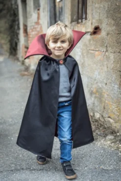Vampyrkappe med høy krage, størrelse 4-6 år